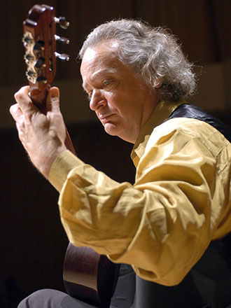 Carlo Domeniconi, Komponist und Gitarrist. Foto von Naoya Ikegami