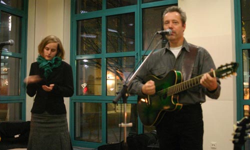 Hugh Featherstone and Kimbastian playing an Amnesty International concert in Viersen