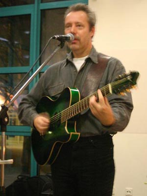 Hugh Featherstone playing a Candlelight concert for Amnesty International in Viersen, 28 October 2005 Hugh Featherstone playing a Candlelight concert for Amnesty International in Viersen, 28 October 2005