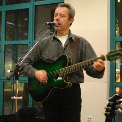 Hugh Featherstone playing a Candlelight concert for Amnesty International in Viersen, 2005