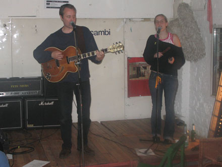 Hugh Featherstone and Kimbastian singing, Rue Bunte, Berlin