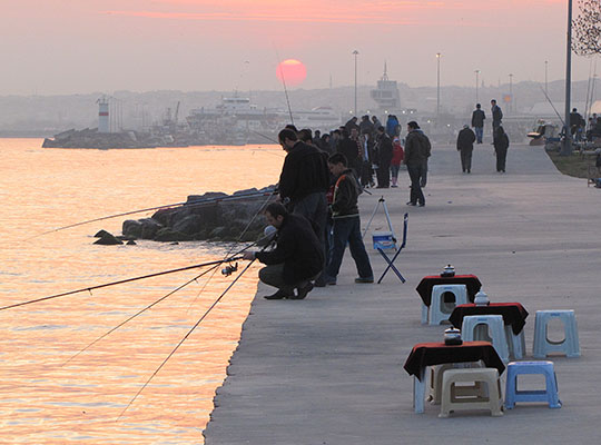 anglers on the Sea of Marmara, Istanbul at The Cheshire Cat Blog