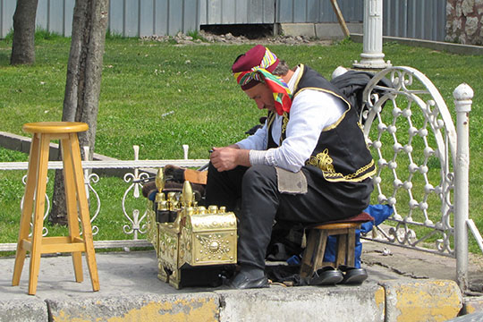 shoe-shine man, Istanbul shoe-shine man, Istanbul