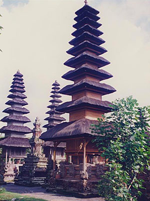 Pura Taman Ayun temple, Mengwi, Bali at the Cheshire Cat Blog