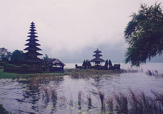 Ulan Danau water temple, Bali
