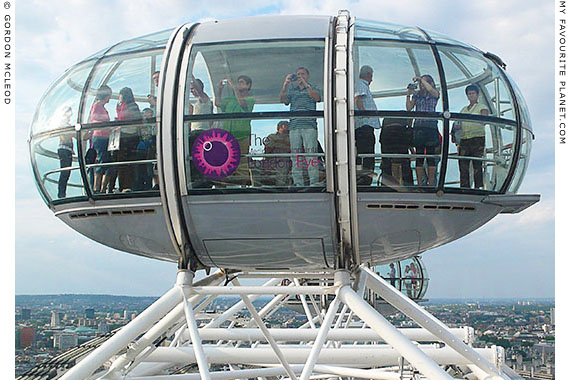 Eye-pod people on the London Eye by Gordon Mcleod at the Cheshire Cat Blog