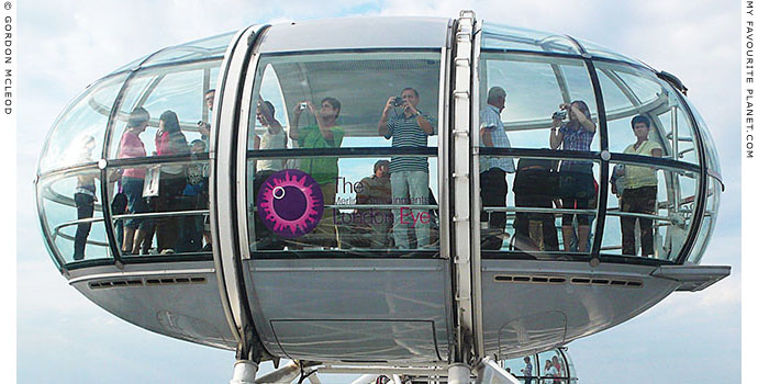 Eye-pod people on the The London Eye by Gordon Mcleod at the Cheshire Cat Blog