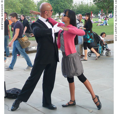 Dancing in Jubilee Gardens, London by Gordon Mcleod at the Cheshire Cat Blog