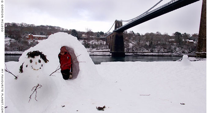 Welsh igloo-building by Gordon Mcleod at The Cheshire Cat Blog