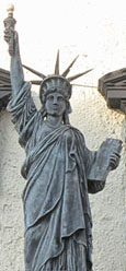 Statue of liberty, Irish American Bar, Lime Street, Liverpool at The Cheshire Cat Blog