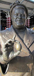 statue of Bessie Braddock MP by Tom Murphy, Lime Street Station, Liverpool at The Cheshire Cat Blog