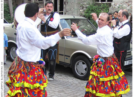 Kocheck dancers and musicians in Fatih district, Istanbul at The Cheshire Cat Blog