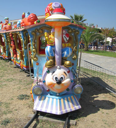 Beach choo-choo at The Cheshire Cat Blog