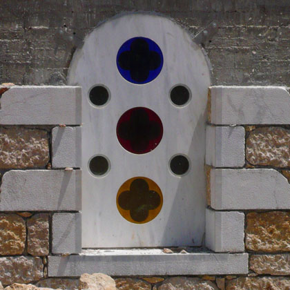 Ecclesiatical traffic light in Stoupa, near Kalamata, Peloponnese, Greece at The Cheshire Cat Blog