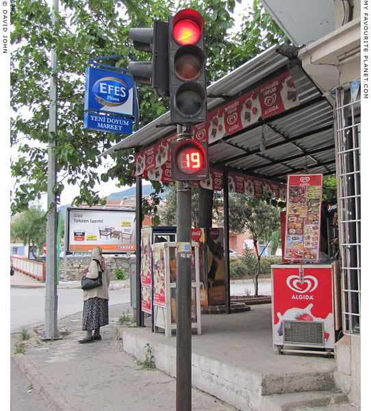 Traffic light countdown in Söke, Aydin Province, Turkey at The Cheshire Cat Blog