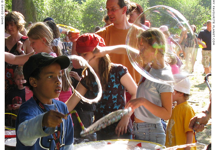 Blowing bubbles at Weltfest am Boxi, by The Cheshire Cat Blog Blowing bubbles at Weltfest am Boxi, by The Cheshire Cat Blog