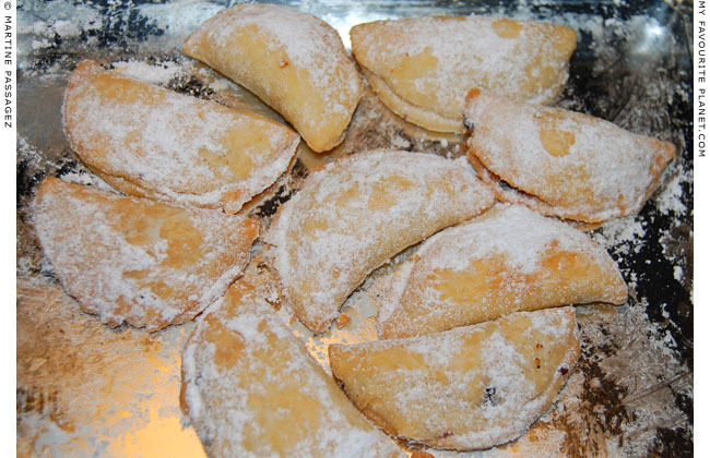 Christmas mince pies by Martine Passagez at the mysterious Edwin Drood's Column