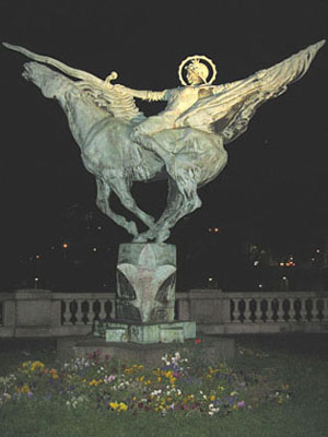 War memorial statue at Pont de Bir Hakim, Paris at My Favourite Planet