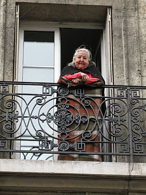 La Dame sur le balcone, Montmartre, Paris at My Favourite Planet