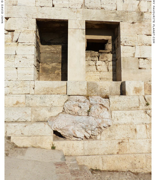 The niche on the west face of the Athena Nike bastion at My Favourite Planet The niche on the west face of the Athena Nike bastion at My Favourite Planet