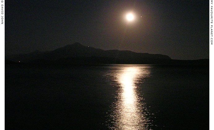The moon and Mars rising over Samsun Dagi (Mount Mykale) on the Turkish coast across the Samos Strait, Greece at My Favourite Planet