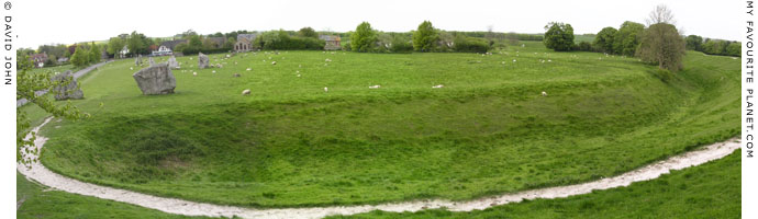 Avebury Henge, Wiltshire Avebury Henge, Wiltshire