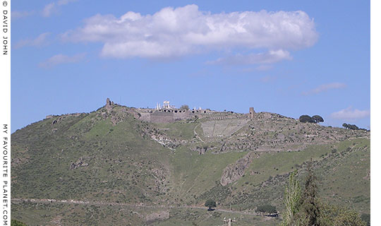 Akropol Caddesi, the road up to the Pergamon Acropolis at My Favourite Planet