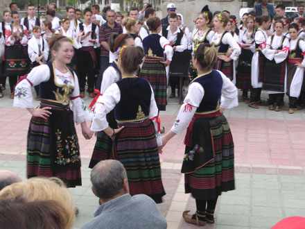 Serbian folk dancers visit Selcuk, Turkey at My Favourite Planet