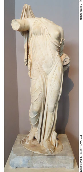 A marble statue of the Aphrodite Fréjus type at My Favourite Planet A marble statue of the Aphrodite Fréjus type at My Favourite Planet