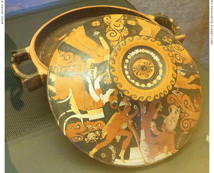 The Dioskouroi, Orestes and Elektra on a red-figure lekanis, Paestum at My Favourite Planet The Dioskouroi, Orestes and Elektra on a red-figure lekanis, Paestum at My Favourite Planet