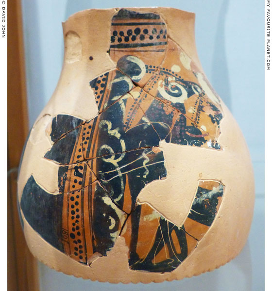 Odysseus in Polyphemos' cave on a vase fragment from Rheneia at My Favourite Planet Odysseus in Polyphemos' cave on a vase fragment from Rheneia at My Favourite Planet