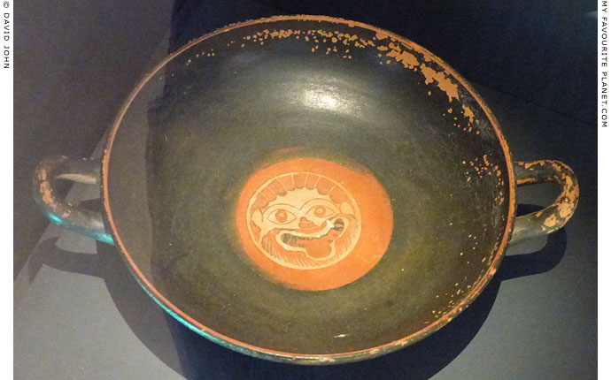 Gorgoneion on the tondo of a kylix in Thessaloniki at My Favourite Planet